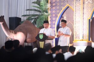 Awali Safari Ramadhan 1446 H, Gubernur Herman Deru dan Wagub Cik Ujang Sholat Isya dan Tarawih Berjamaah Dengan Ribuan Umat Muslim Sumsel