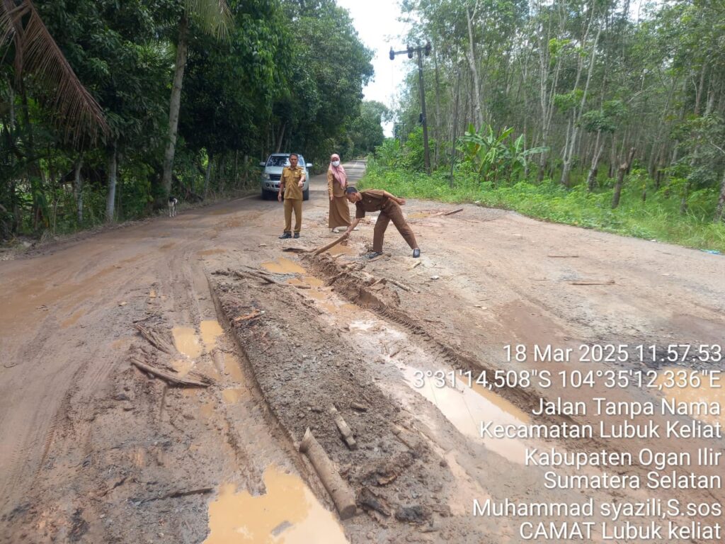 Jalan Rusak Parah, Pengendara “Uji Nyali” Setiap Melintas