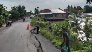 Jalan Penghubung Rambang Kuang Longsor