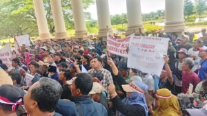 Warga Demo Kantor Bupati Ogan Ilir  Tuntut HGU PT Gembala Tak Di Perpanjang