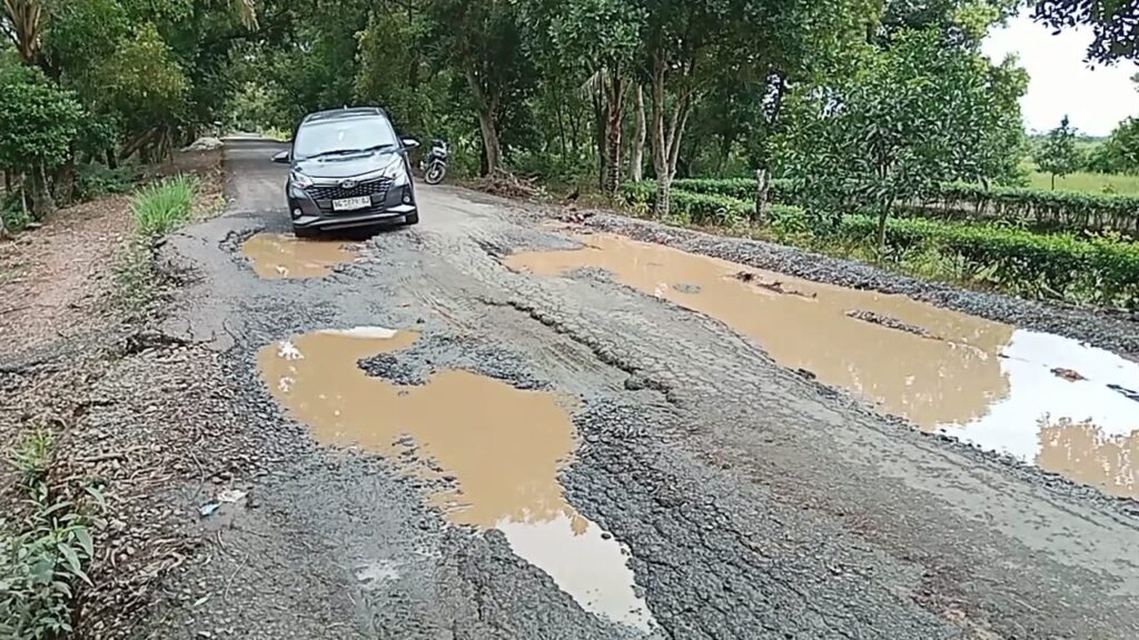 Jembatan & Jalan Rusak Di Desa Kedukan Bujang Ancam Keselamatan Warga