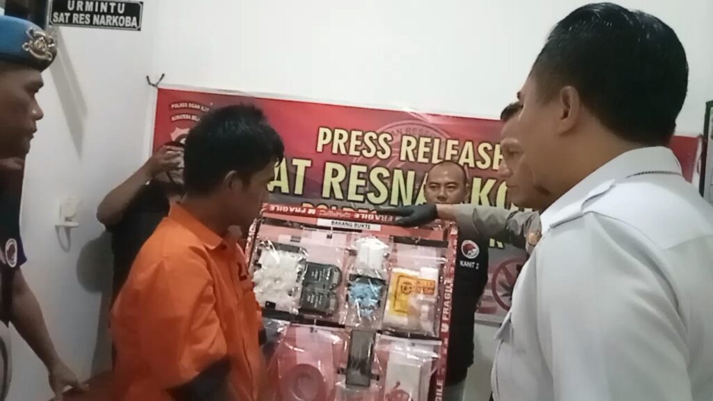 Buruh Harian Simpan Ratusan Gram 5habu