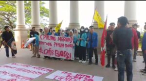 Mahasiswa Gelar Aksi Protes, 100 Hari Kinerja Panca-Ardani