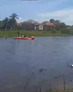 Speedboat Terbalik, 10 Penumpang Tercebur Ke Sungai Kelekar