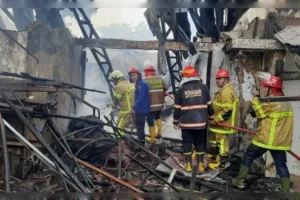 Diduga Korsleting Listrik Dua Rumah Ludes Terbakar Saat Salat Jumat