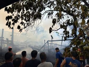 Tim Gabungan Sigap Padamkan Kebakaran di Mangun Jaya