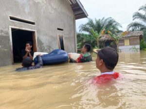 Pemkab Muba Hadir Layani Warga Terdampak Banjir di Bayung Lencir