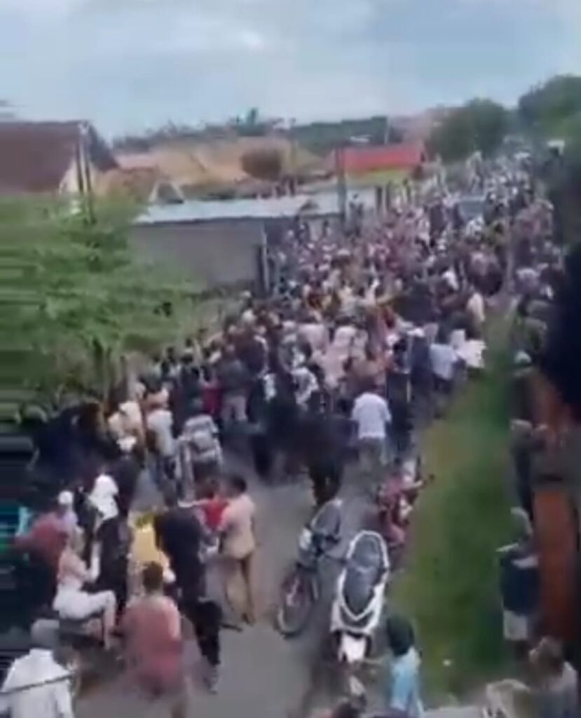 Warga Serbu Rumah Pelaku Pembunuhan Siswi SD