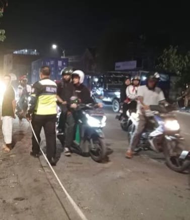 Diduga Mabuk, Pengemudi Raize Tabrak Mobil, Gerobak, dan Motor