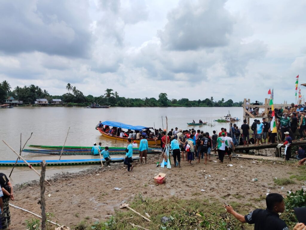 Polsek Pemulutan Amankan Lomba Perahu Bidar Mini HUT RI ke-80 di Ogan Ilir