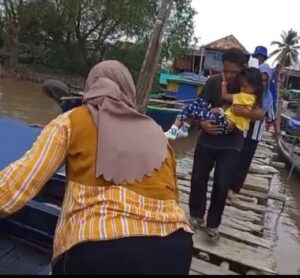 Sakit, Aura Siswa SD Dievakuasi dengan Ambulance Apung Polairud