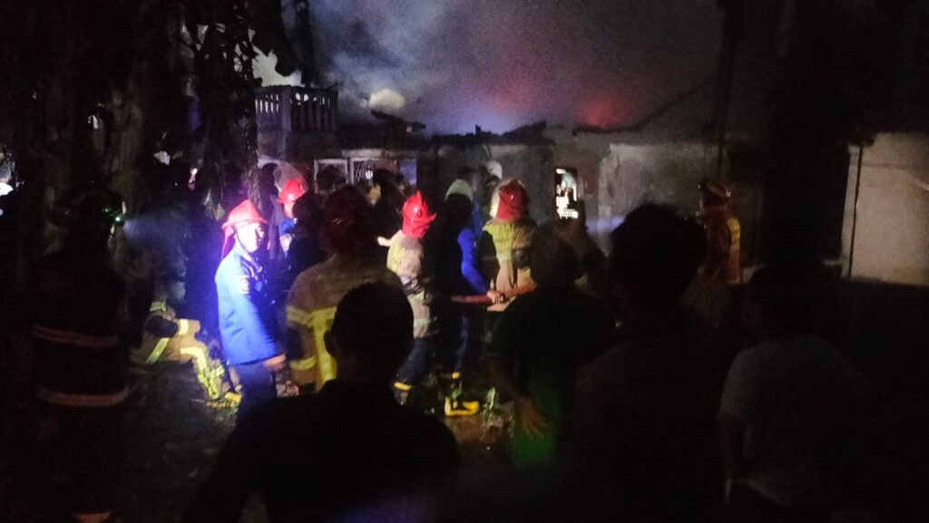 Pemukiman Padat Penduduk Ludes Terbakar Di Palembang