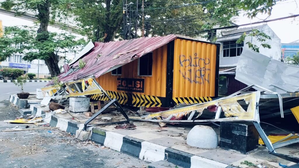 Malam Mencekam di Palembang. Pos Polisi Dirusak, Puluhan Pemuda Diamankan