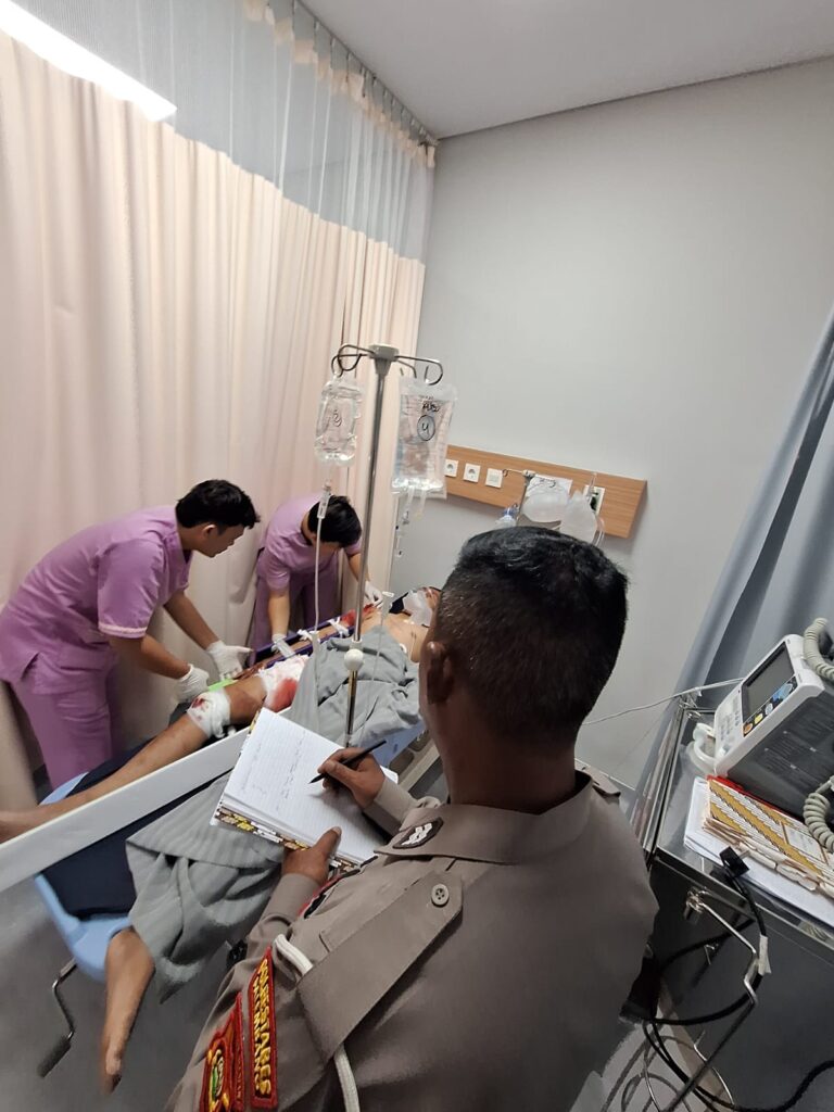 Kecelakaan di Tanjung Barangan, Pengendara Motor Alami Luka Serius