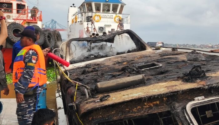 Kapal PT OKI Pulp Terbakar Di Perairan Sungai Musi