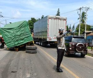 Kemacetan Panjang Terjadi di Jalintim Palembang–Betung Akibat Truk Mogok