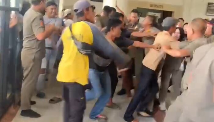 Ratusan Warga Terobos Kantor Bupati Ogan Ilir, Desak Pemerintah Selesaikan Sengketa Lahan PT Gembala Sriwijaya