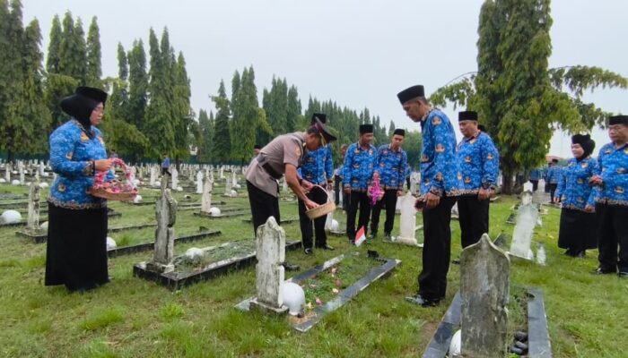 Polda Sumsel Gelar Ziarah ke Makam Pahlawan, Maknai Semangat Pengabdian di HUT ke-54 Korpri