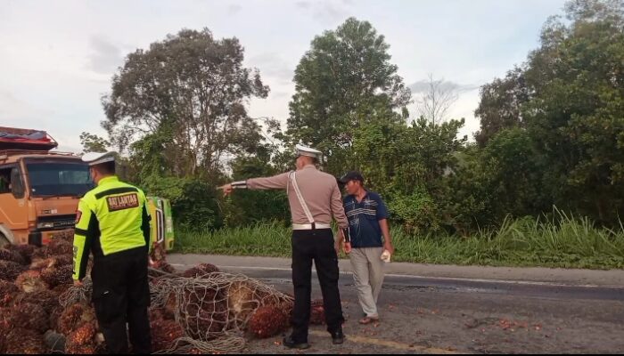 Truk Sawit Terguling, Kemacetan Panjang Terjadi di Jalur Palembang–Indralaya