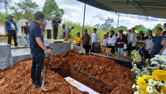 Keluarga Pengusaha Kemplang Tewas Digorok Minta Pelaku Segera Ditangka