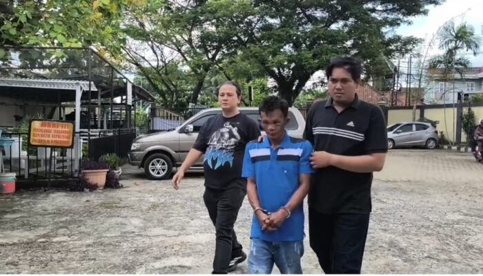 Gagal Rampok Tukang Ojek, Pemuda Bersajam Babak Belur Diamuk Massa di Palembang