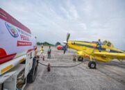 Direktur Utama Pertamina Kawal Pengiriman BBM ke Bener Meriah Gunakan Pesawat Air Tractor dari Kualanamu