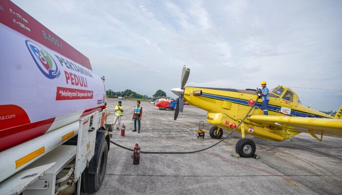 Direktur Utama Pertamina Kawal Pengiriman BBM ke Bener Meriah Gunakan Pesawat Air Tractor dari Kualanamu