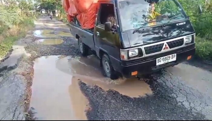 Jalur Utama Warga Pemulutan Selatan Rusak Parah, Pemerintah Diminta Bergerak Cepat