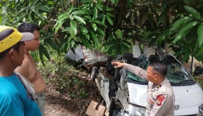 Ngebut di Jalinsum, Grandmax Hilang Kendali dan Tabrak Dua Mobil
