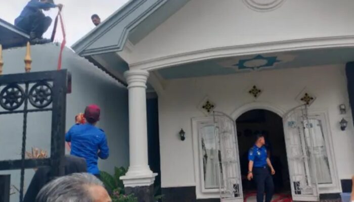 Asap Tebal Panikkan Warga, Rumah Mewah di OKI Nyaris Dilalap Api