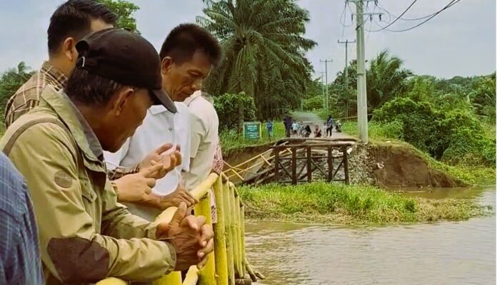 Jembatan Putus di Kandis, Warga Jaga 24 Jam Cegah Pencurian Besi