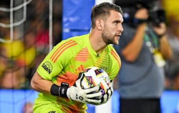 Sejarah Baru! Maarten Paes Jadi Kiper Timnas Indonesia di Ajax Amsterdam