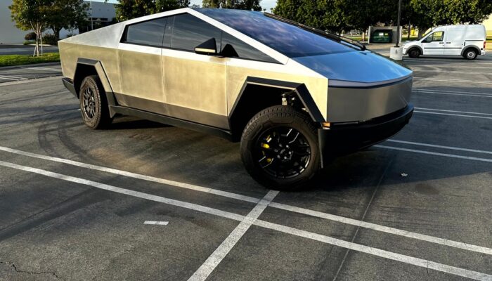 Diskon Gede Tetap Tak Laku! Tesla Cybertruck Dikritik, Stok Menumpuk Bikin Cemas