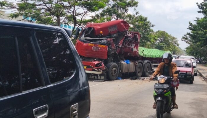 Dua Truk Besar Terlibat Kecelakaan di Bypass Palembang
