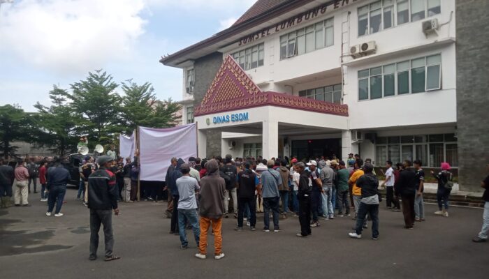 Sengketa Lahan Warga Muba, Koalisi Ormas Geruduk Kantor ESDM Sumsel