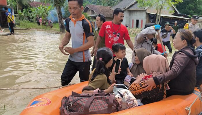 Luapan Sungai Rendam Lempuing, Ratusan Kepala Keluarga Mengungsi