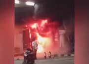 Api Mengamuk di SPBU Sako Palembang, Warga Isi BBM Panik Berlarian