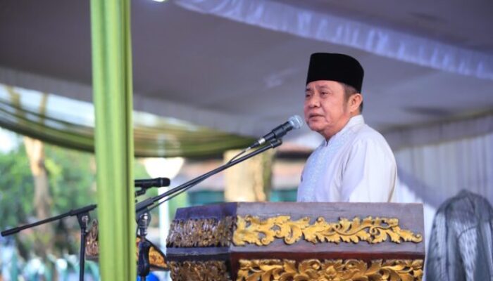 Salat Idulfitri di Masjid Agung, Herman Deru Tekankan Nilai Kebersamaan dan Kepedulian