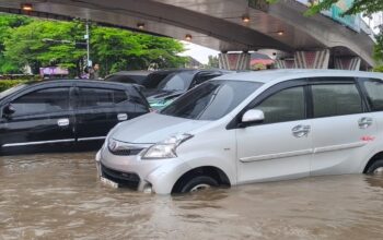 Diguyur Hujan Singkat, Palembang Langsung Dikepung Banjir 50 Cm