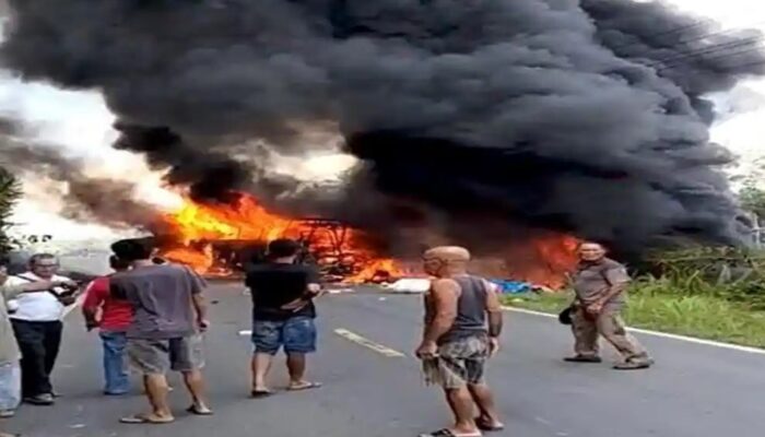 Bus ALS Kecelakaan dan Terbakar di Muratara, Lalu Lintas Sempat Lumpuh