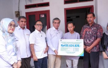 BPJS Ketenagakerjaan Serahkan Santunan Kecelakaan Kerja, Muhyidin Tekankan Pentingnya Perlindungan Pekerja