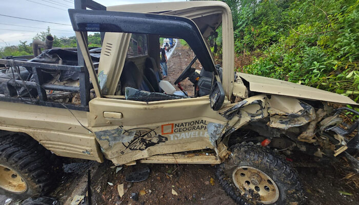 Avanza Terpental Usai Tabrak Mobil dari Arah Berlawanan, 5 Orang Terluka