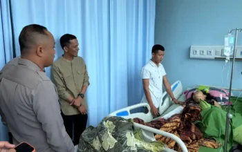 Wakapolres Musi Rawas Jenguk Korban Kecelakaan Mobil Patwal