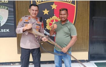 Warga Ogan Ilir Serahkan Senpi Rakitan ke Polisi Secara Sukarela