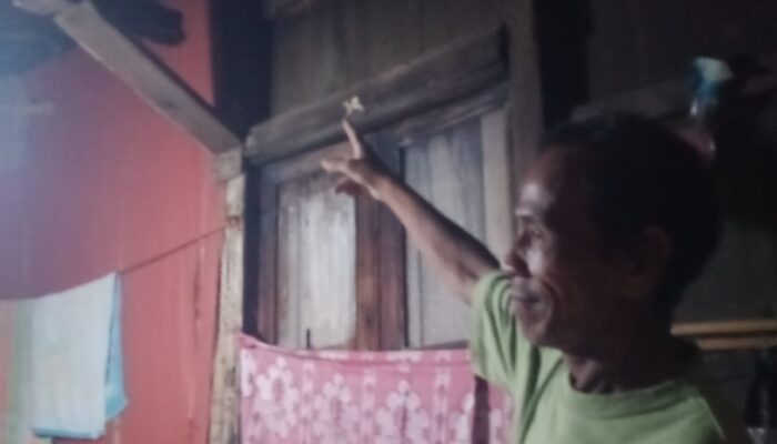 Rumah Reyot di Palembang Nyaris Roboh, Penghuni Hidup dalam Kecemasan