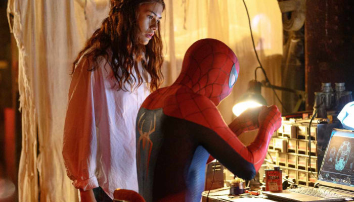 Zendaya Blak-blakan Soal Syuting Bareng Tom Holland di Spider-Man, Akui Semua Terasa Lebih Mudah