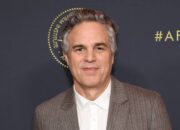 Mark Ruffalo Kritik Keras Persetujuan Merger Paramount-Warner, Soroti Masa Depan Hollywood